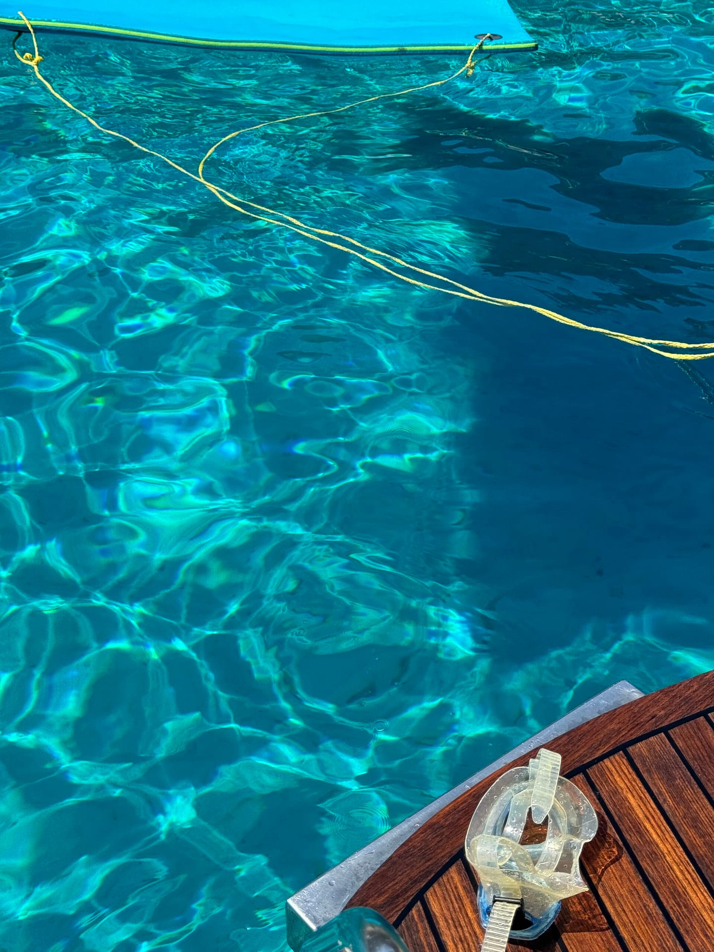 Sosta in caletta con persone a bordo